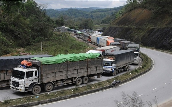Tắc biên - tình trạng các container vận chuyển hàng hoá bị ách tắc lại ở vùng biên giới, cửa khẩu giáp ranh giữa Việt Nam và Trung Quốc